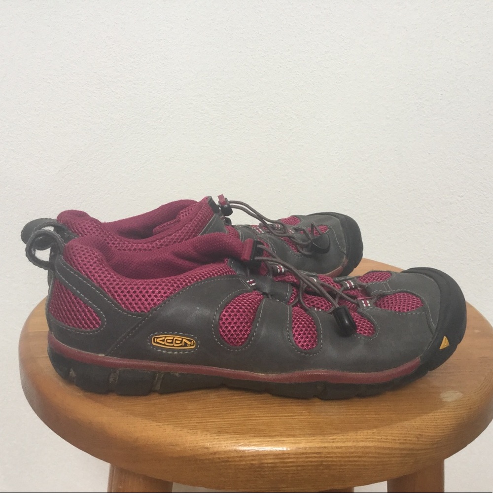 Kids Keen CNX Pink and Grey Hiking Shoe Size 4